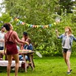 Idé til fest: Lad folk campere i baghaven og hold en hyggelig fest